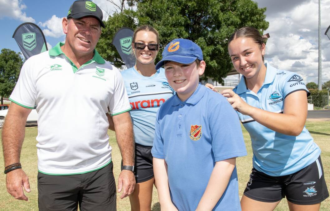 Brett Kimmorley with Cronulla Sharks players Emma Tonegato and Jada Taylor in Dubbo as part of the NRL Road to Regions program. Picture by Belinda Soole