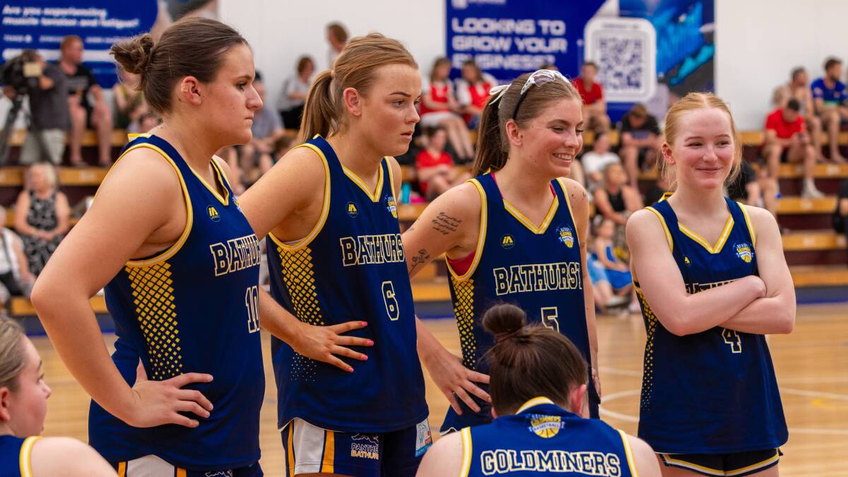 Bathurst Goldminers discuss some game tactics during Saturday's grand final. Picture by Kyle Simpson