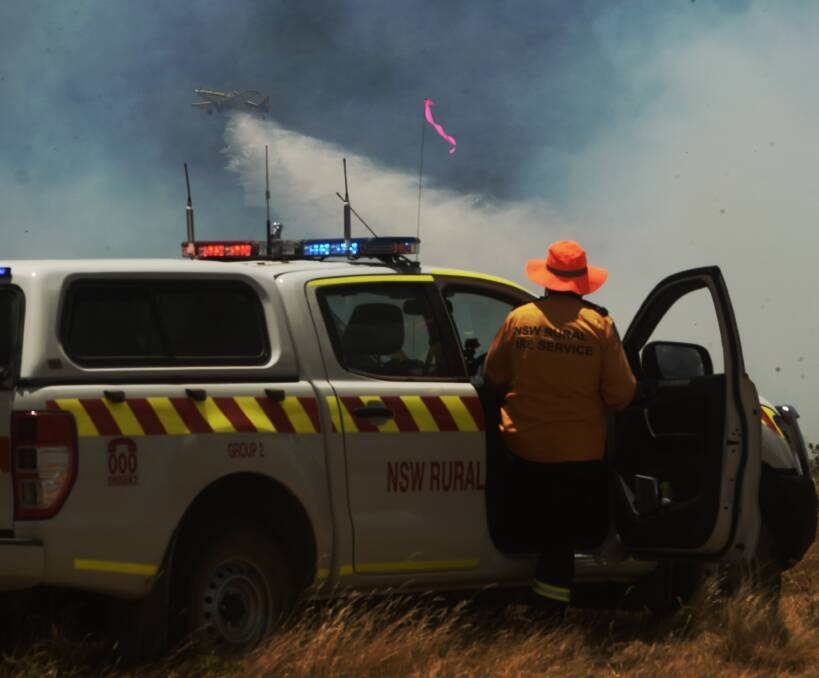 FIGHTING ON ALL FRONTS: Rural Fire Service crews fought the blaze near Freemantle Road at Gowan on the ground and in the air. Photo: NICK MOIR 011717fire2