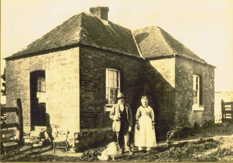 FAMILY SHOT: The Toll Bar House was on Bathurst Road. Photo: ORANGE AND DISTRICT HISTORICAL SOCIETY