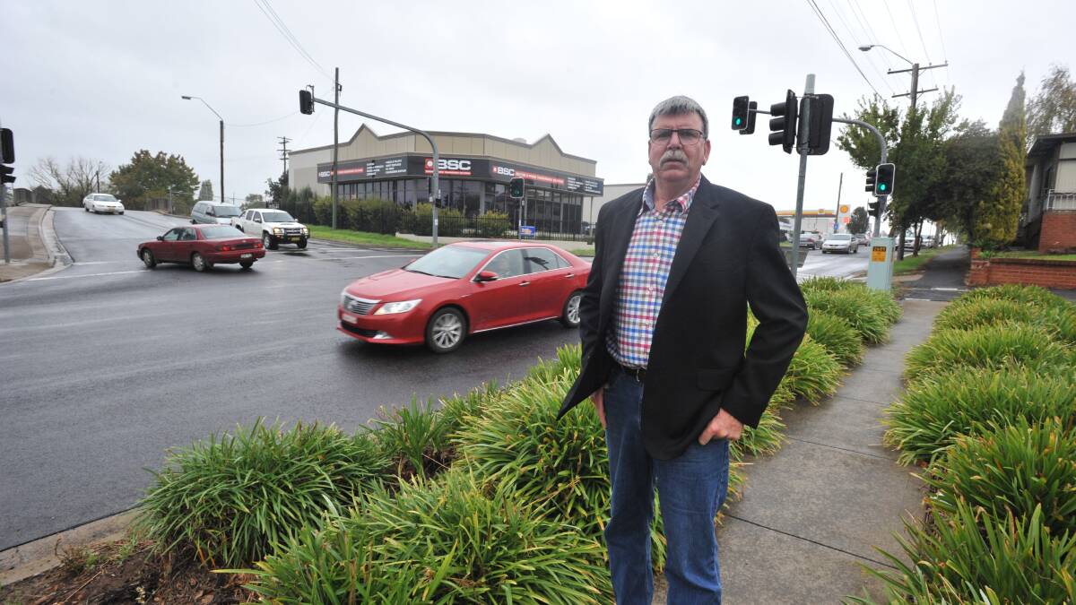 WORTH A LOOK: Councillor Glenn Taylor says Franklin Road was closed off before the traffic lights were installed. Photo: JUDE KEOGH 0410jkfranklin3