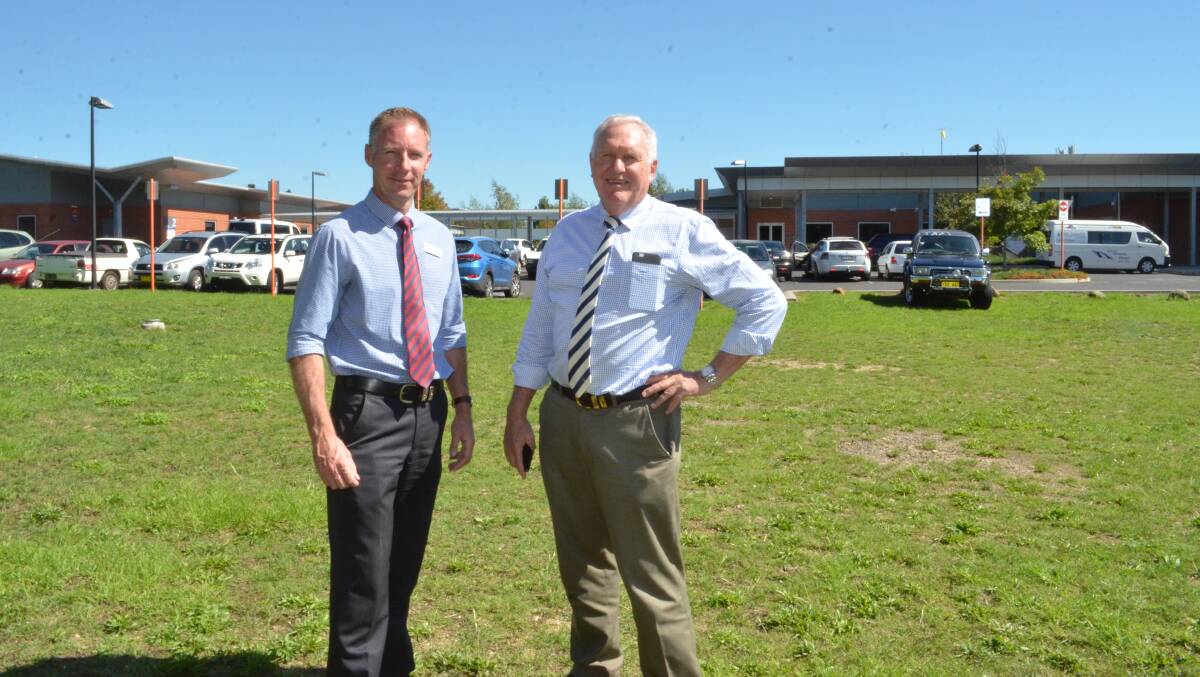 PARKING PROBLEMS: Western NSW Local Health District chief executive Scott McLachlan and parliamentary secretary for Western NSW Rick Colless at one of the proposed parking sites. Photo: DANIELLE CETINSKI 0327dcparking1