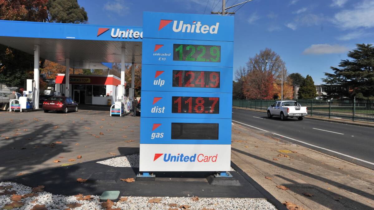 CHEAPER FUEL: Prices in Orange are among the lowest in the state. Photo: JUDE KEOGH 0523jkpetrol1