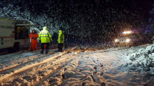 Police and SES gather near the Jenolan Caves, where heavy snow closed roads and stranded motorists. Photo: TNV