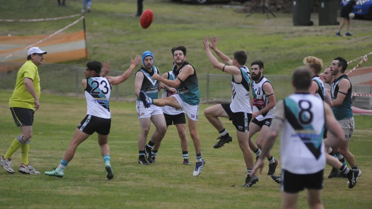 MAJOR EFFORT: Tim Hunter booted 10 goals against the Young Saints on Saturday. Photo: CHRIS SEABROOK 050617cbushi6