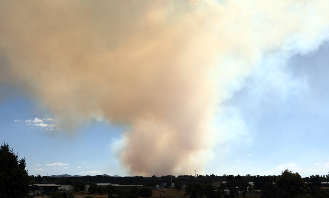 SMOKE RISING: Smoke from the fire at Mount Canobolas. Photo: ANDREW MURRAY