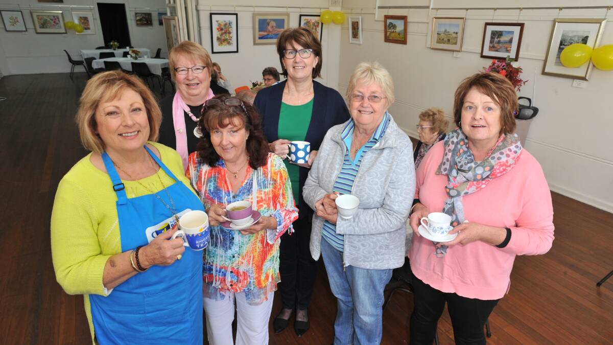 TEA TIME: Tracy Wilkinson, Margaret Moss, Sandra Wenban, Adelle Baker, Jan Murray, Penny Fulmer enjoy a cuppa. Photo: JUDE KEOGH