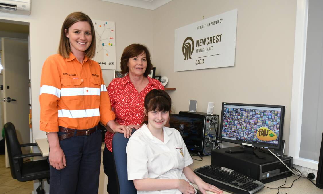 TECH WIZARDS: Rosie Pritchard, Paula Townsend and Britt Townsend at one of the computers at the Bowen Community Technology Centre. Photo: JUDE KEOGH 0209jkbowen2