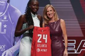 Australia's Nyadiew Puoch (l) poses with WNBA commissioner Cathy Engelbert at the draft. (AP PHOTO)