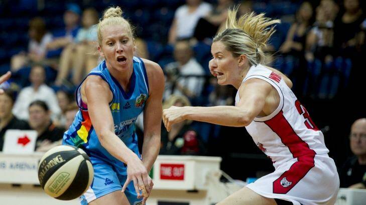 Canberra's Abby Bishop, who was outstanding for the Capitals, takes on Perth's Sami Whitcomb. Photo: Jay Cronan