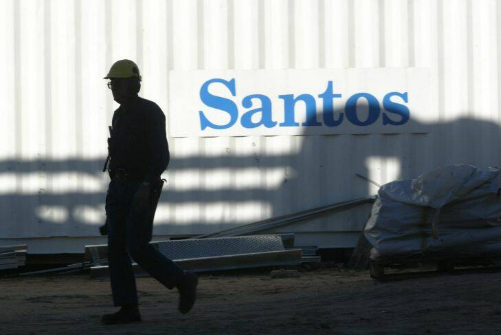 santos,business/artpix,smh,110803,pic Sydney Morning Herald first use only.......pic brendan esposito,pic the santos owned Moomba petroleum and natural gas plant in the Cooper Basin South Australia where oil and natural gas is processed for distribution to Queensland, NSW, and South Australia. SPECIALX 19913