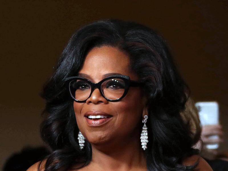 Oprah Winfrey says she will donate $US500,000 to students organising protests against gun violence.
