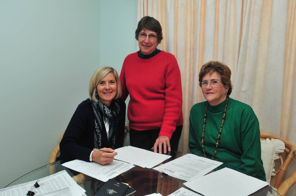 GROUP A WINNER: Lorraine Ashbrooke (right) helps sign up the first two volunteers in Orange’s grandparents program Cathy Laughton and Cheryl Lobsey. Photo: JUDE KEOGH
