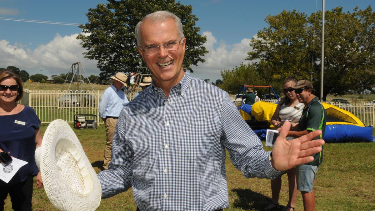HIDDEN JEWEL: Cabonne Australia Day ambassador Gordon Bray praised the central west's beauty during his visit. Photo: JUDE KEOGH              0126cabonne1