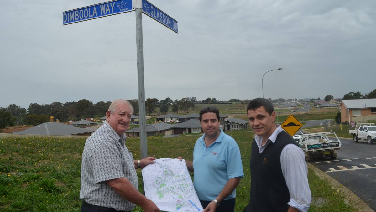 STREETWISE: Orange Mayor John Davis, Taxi Cabs of Orange Darryl Curran and council engineering officer Logan Hignett at the corner of Dimboola Way and Glasson Drive in North Orange, which are only listed on Orange City Council’s new street map. Photo: DANIELLE CETINSKI 0410dcmapc