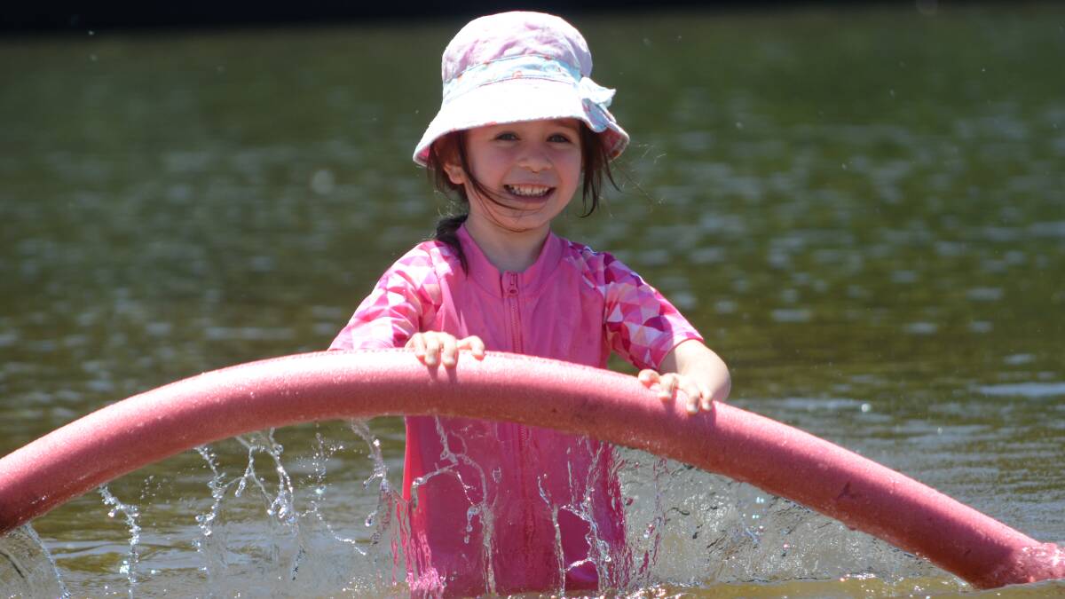 SUMMER LOVIN’: Youngster Anna Gursky cools off at Lake Canobolas on Monday, as summer temperatures set to sit above average for most of the season. Photo: JUDE KEOGH 1130weather1
