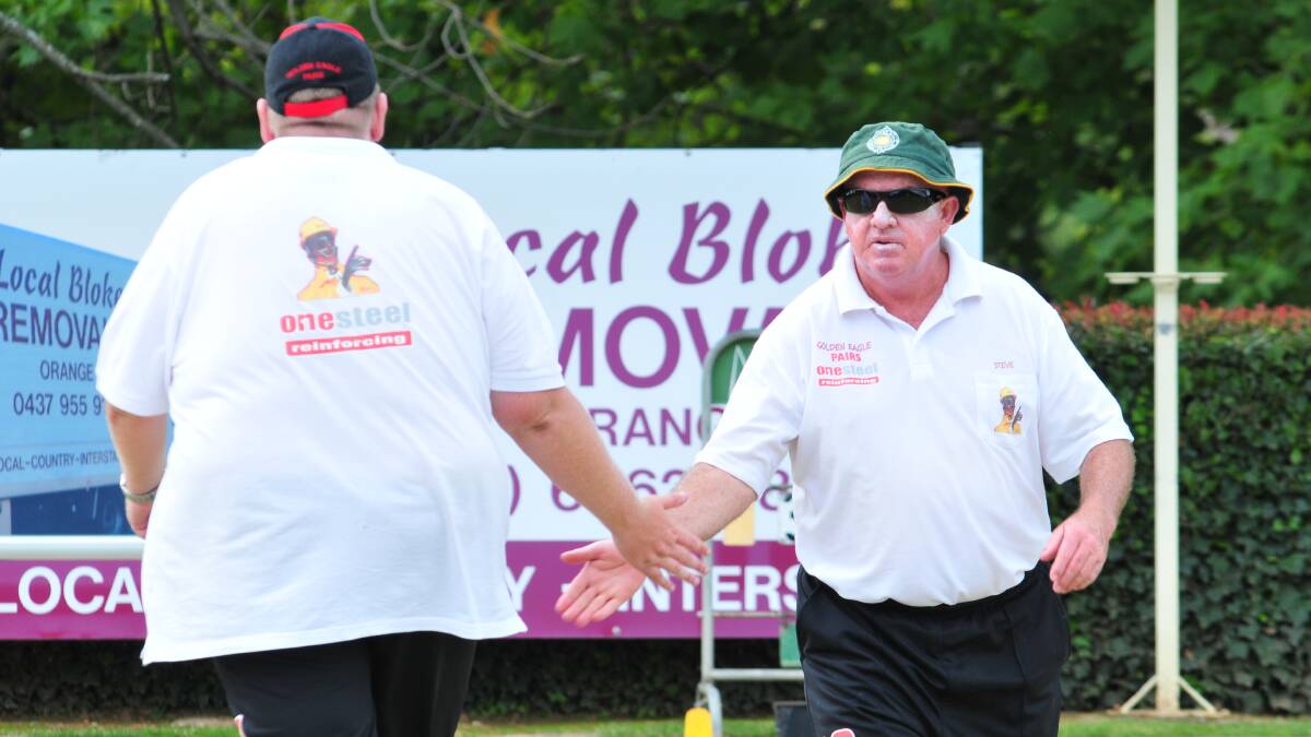 TEAMWORK: Orange City's Lee Stinson (left) and Steve Carr like their progress during yesterday's Golden Eagle Pairs Classic quarter-finals. Photo: JUDE KEOGH 0312eagle1