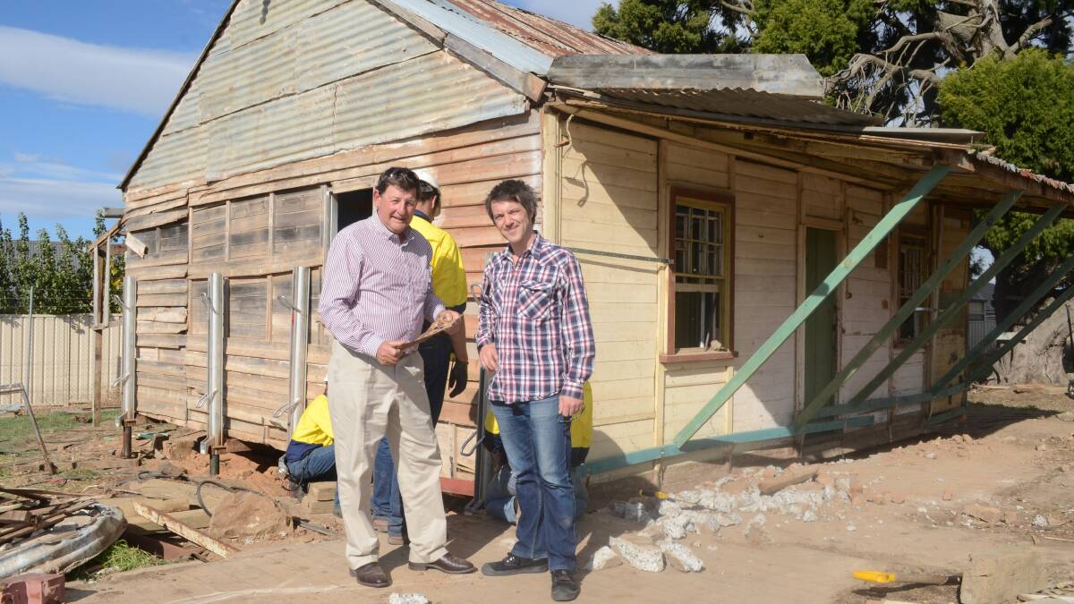 ORANGE’S HISTORY ON FILM (right): Orange councillor Reg Kidd and Restoration Australia producer Max Mackinnon during the filming of the Emmaville cottage resotration in 2013.  0429ccbanjoabc