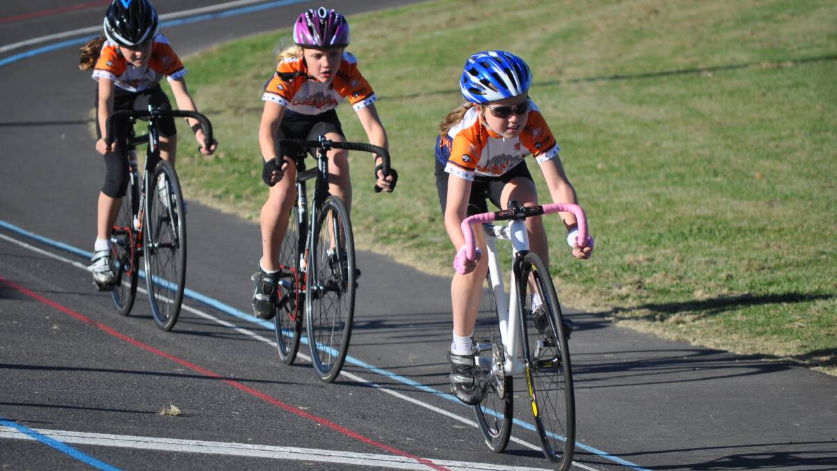 ON THE MOVE: Junior state champion Lucinda Stewart (front), Jemima Richards and Brooke Martin take to the track. Photos: NICK McGRATH																	         1028nmcycling1
