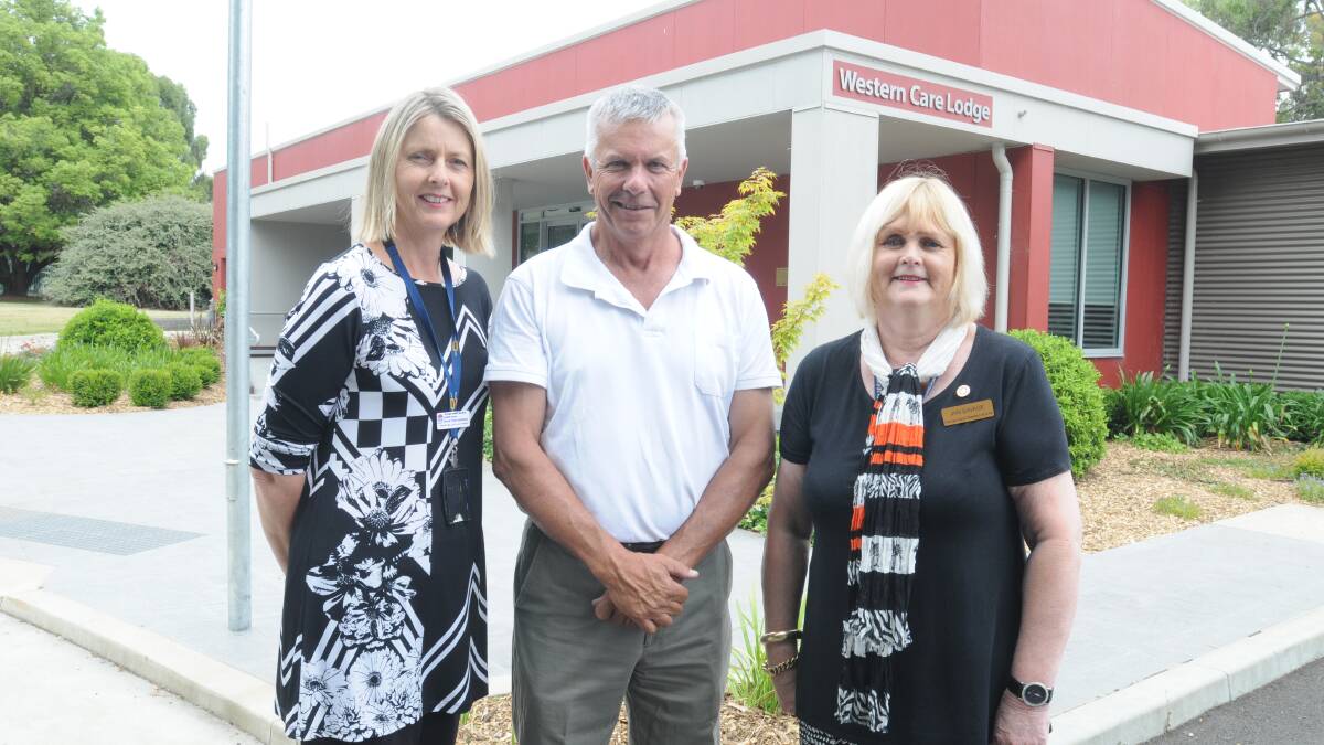 BENEFIT FOR CANCER TRIALS: Orange hospital  cancer clinical trial co-ordinator Alison Coote,  Trudy Swain fundraising group chair Malcolm McDonald and Cancer Care Western NSW fundraising chair Jan Savage at yesterday’s donation handover. Photo: JUDE KEOGH  1201carelodge1
