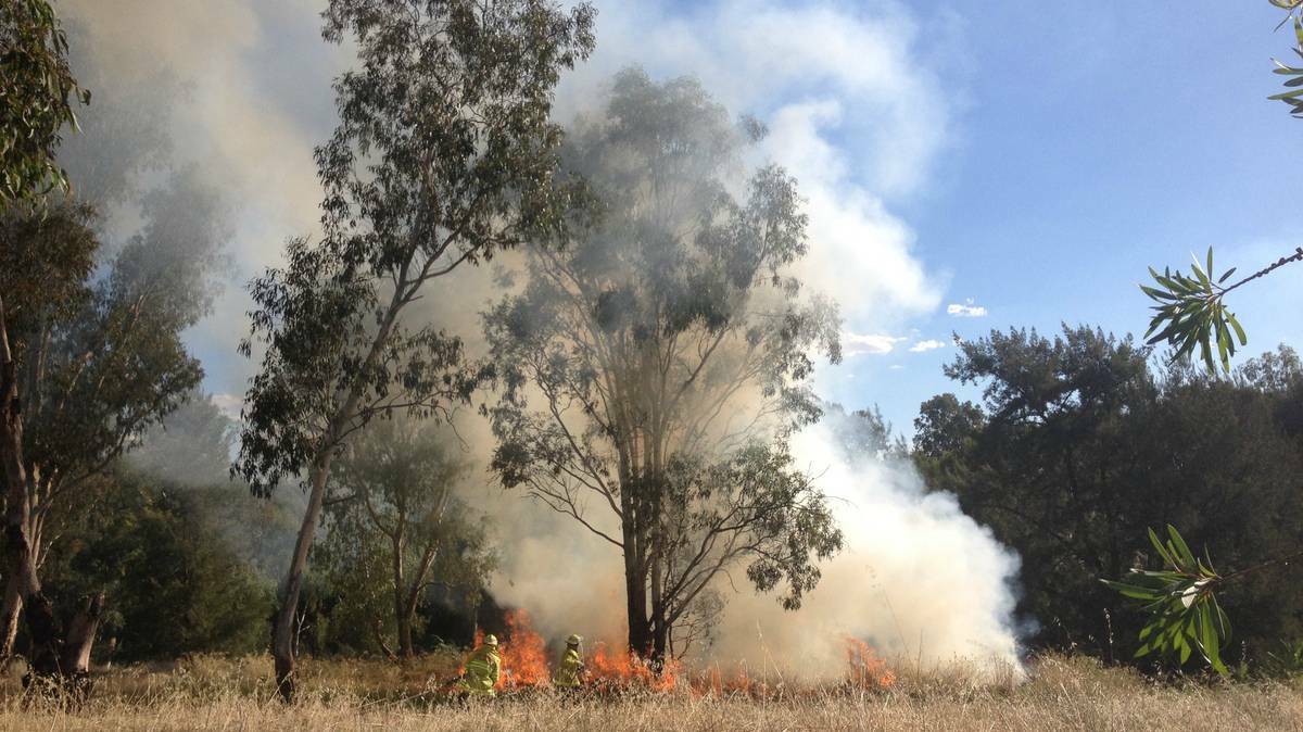 COWRA: Emergency services quickly had under control a fire that erupted late on Tuesday afternoon on the banks of the Lachlan River in Cowra.