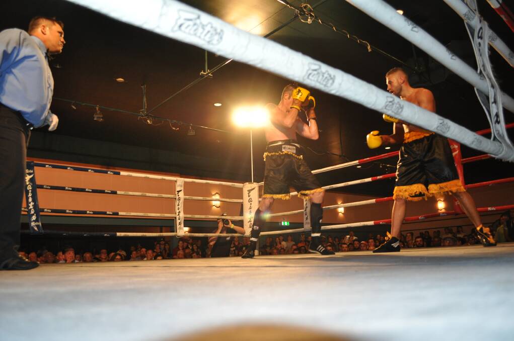 FIGHT NIGHT: Orange's Sam Ah-See defeats Shannon 'Shaggy' King at the Orange Function Centre on Friday night to claim his first national title. Photos: NICK MCGRATH