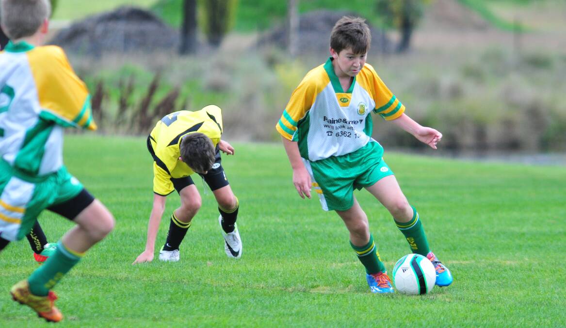 NIMBLE FEET: CYMS' Sean Carpenter goes on the attack against Millthorpe on Saturday. Photo: JUDE KEOGH