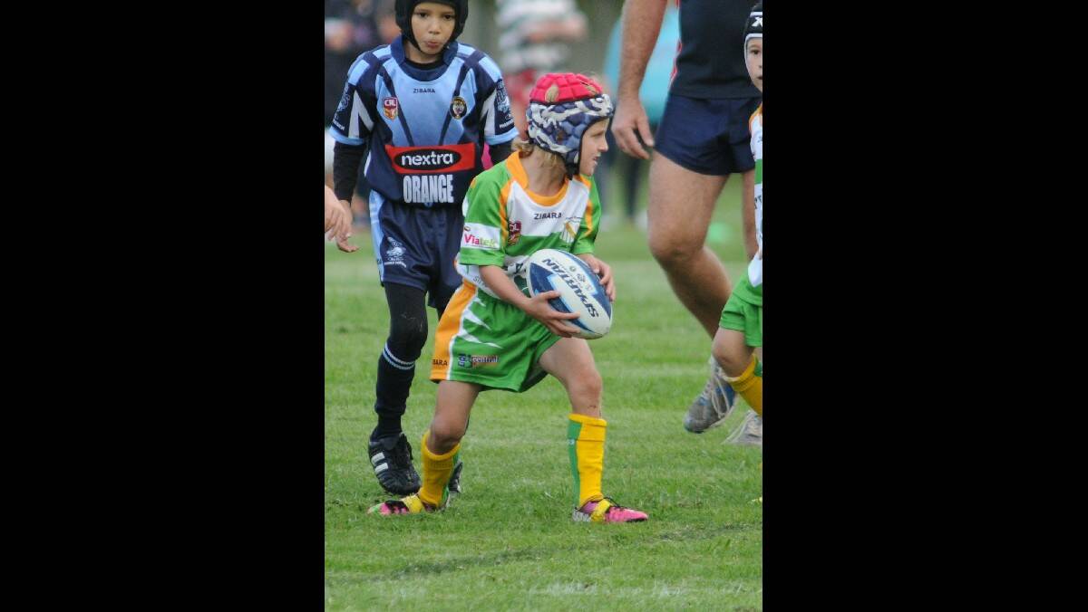 RUGBY LEAGUE: CYMS' Taj Jordan surveys his options against Bloomfield Tigers in their under 7s game. Photo: STEVE GOSCH
