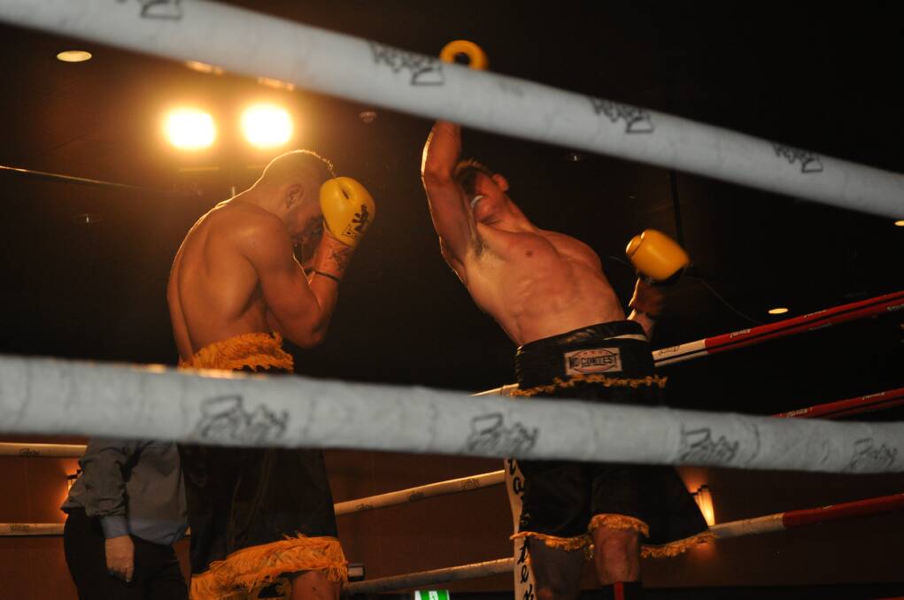 FIGHT NIGHT: Orange's Sam Ah-See defeats Shannon 'Shaggy' King at the Orange Function Centre on Friday night to claim his first national title. Photos: NICK MCGRATH