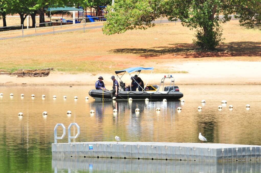 WATER SEARCH: A police search boat looking for Arvid Stenzel at Lake Canobolas on Monday. Photo: LUKE SCHUYLER