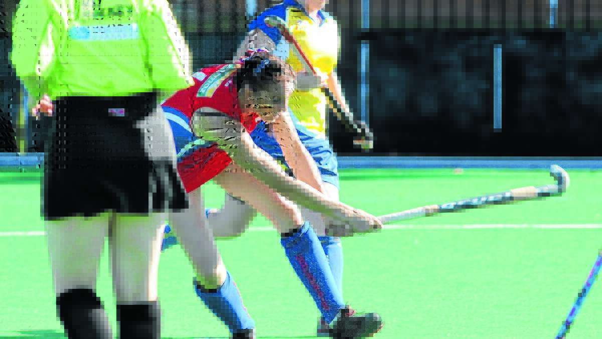 FORWARD THINKING: Annie Pakinga will lead Confederates' charge up front againt Bathurst St Pat’s today. Photo: JUDE KEOGH                                                                                                                                       0516hockey3