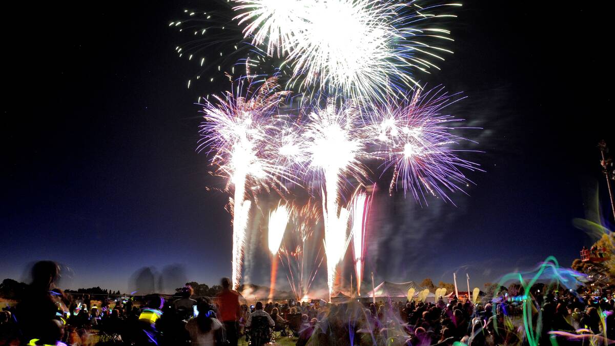 NIGHT LIGHT: Fireworks from last year’s New Year’s eve celebrations at Waratah Sportsground. Photo STEVE GOSCH 1231sgnye31
