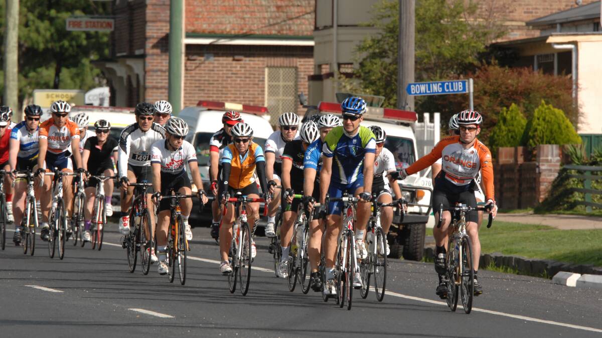 IN ACTION: Sunday's Blayney to Bathurst Cyclo Sportif 2014. Photos: Zenio Lapka