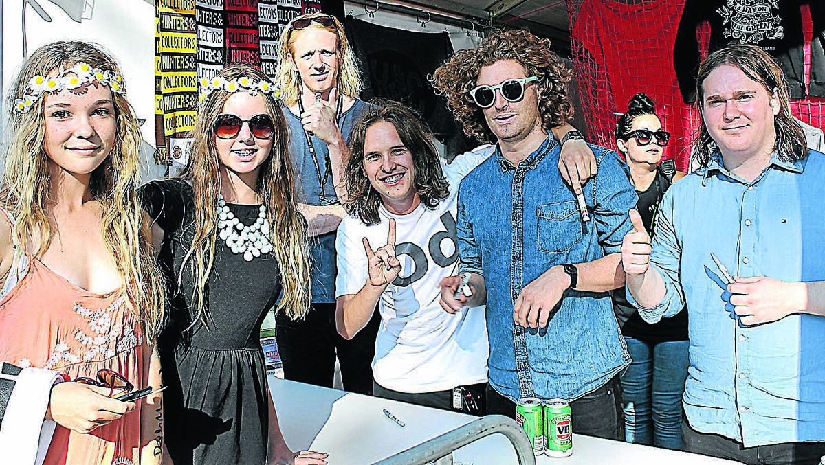 MUDGEE: Abby Jerret and Laurie Watterson meet British India band members at A Day On The Green. Photo by Ruth Egan