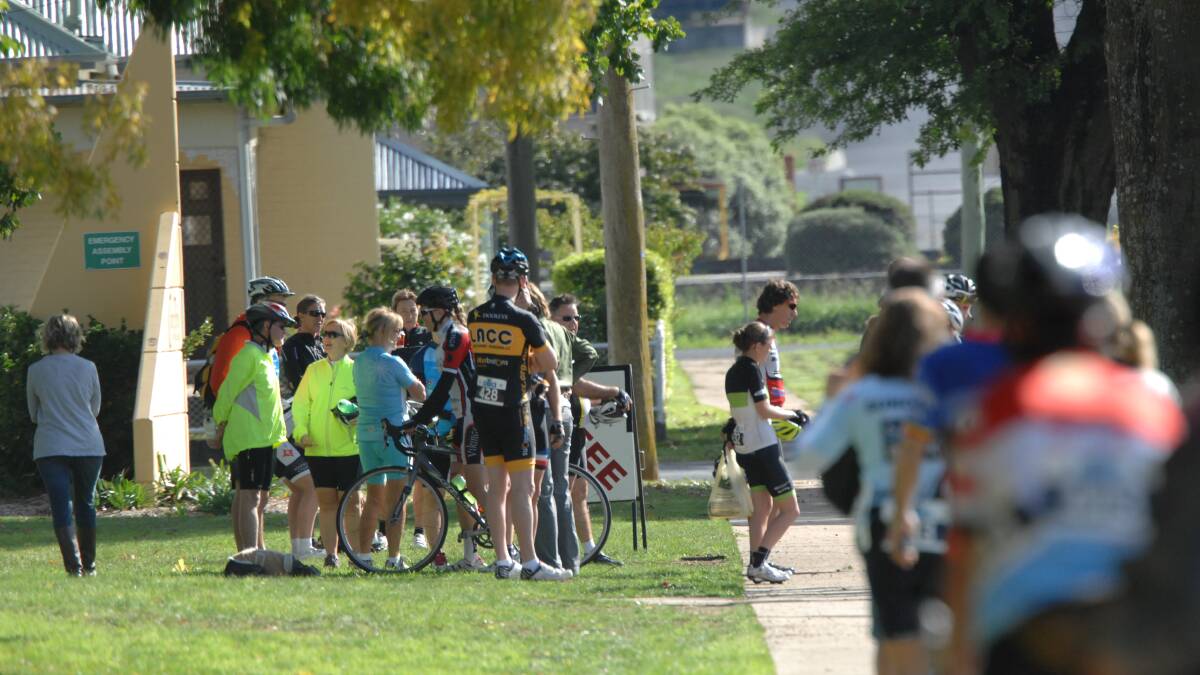 IN ACTION: Sunday's Blayney to Bathurst Cyclo Sportif 2014. Photos: Zenio Lapka