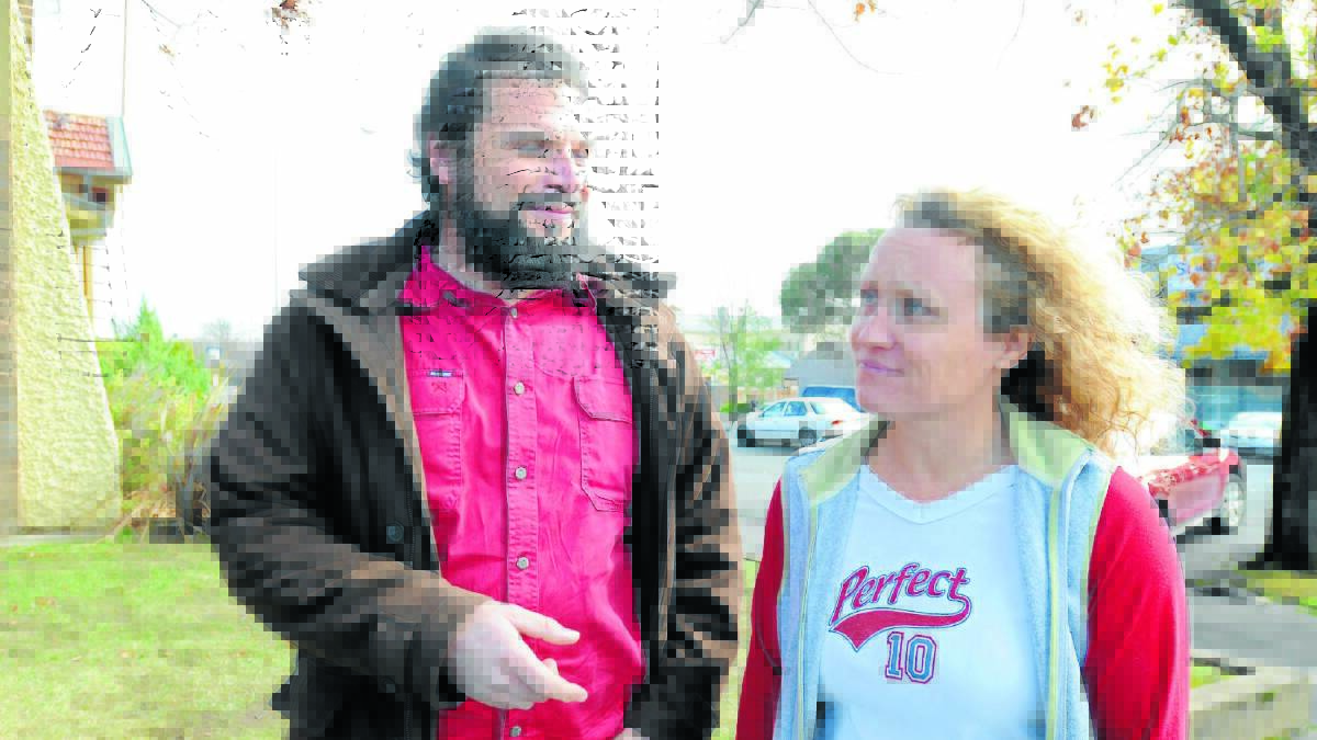STEP FORWARD: Molong Central School ethics co-ordinator Tom Lefebvre, speaking with volunteer Sara Stanley, said Bathurst Public School running ethics classes is a step in the right direction. 
Photo: LUKE SCHUYLER 0523lsethics1