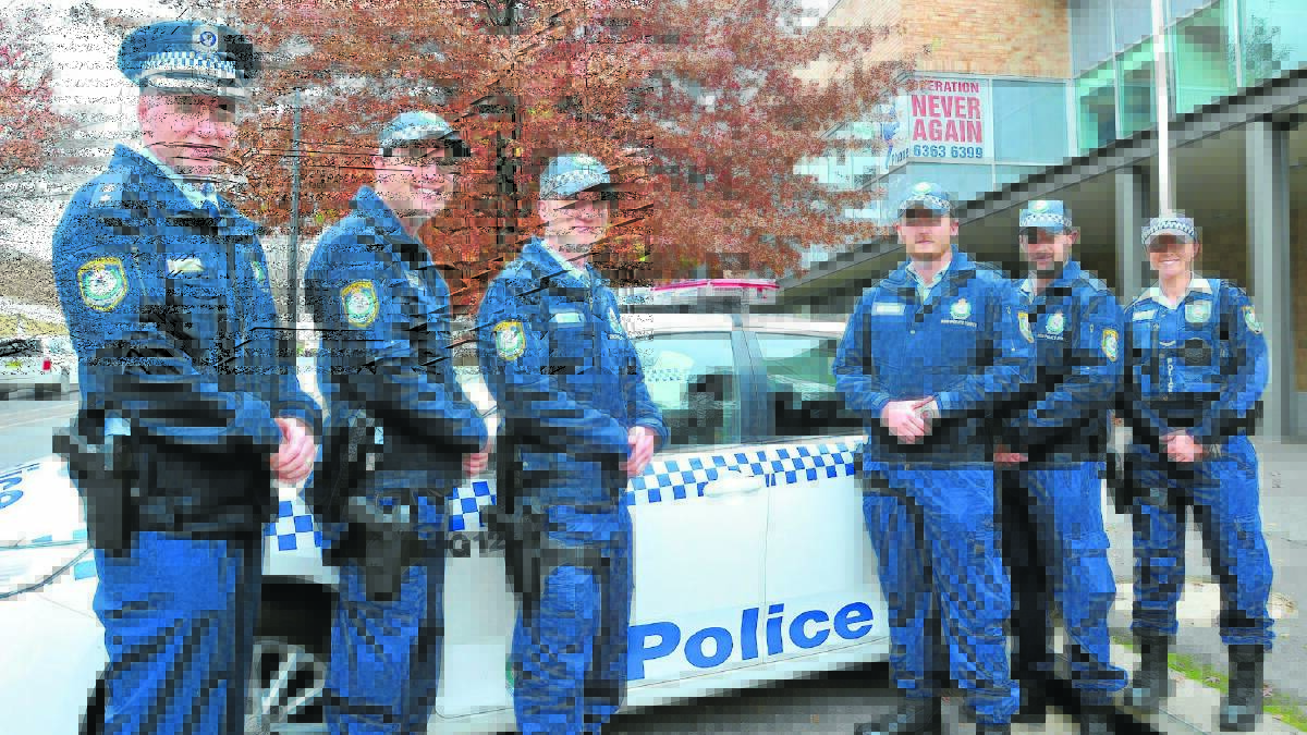 FORCE TO BE RECKONED WITH: Canobolas Local Area Command, Superintendent David Driver, with probationary constables Nathan Langford, James Rutten, Timothy D’Arcy, Darren Carter and education development officer Constable Lucy Rheinberger.
Photo:LUKE SCHUYLER 0505constables.
