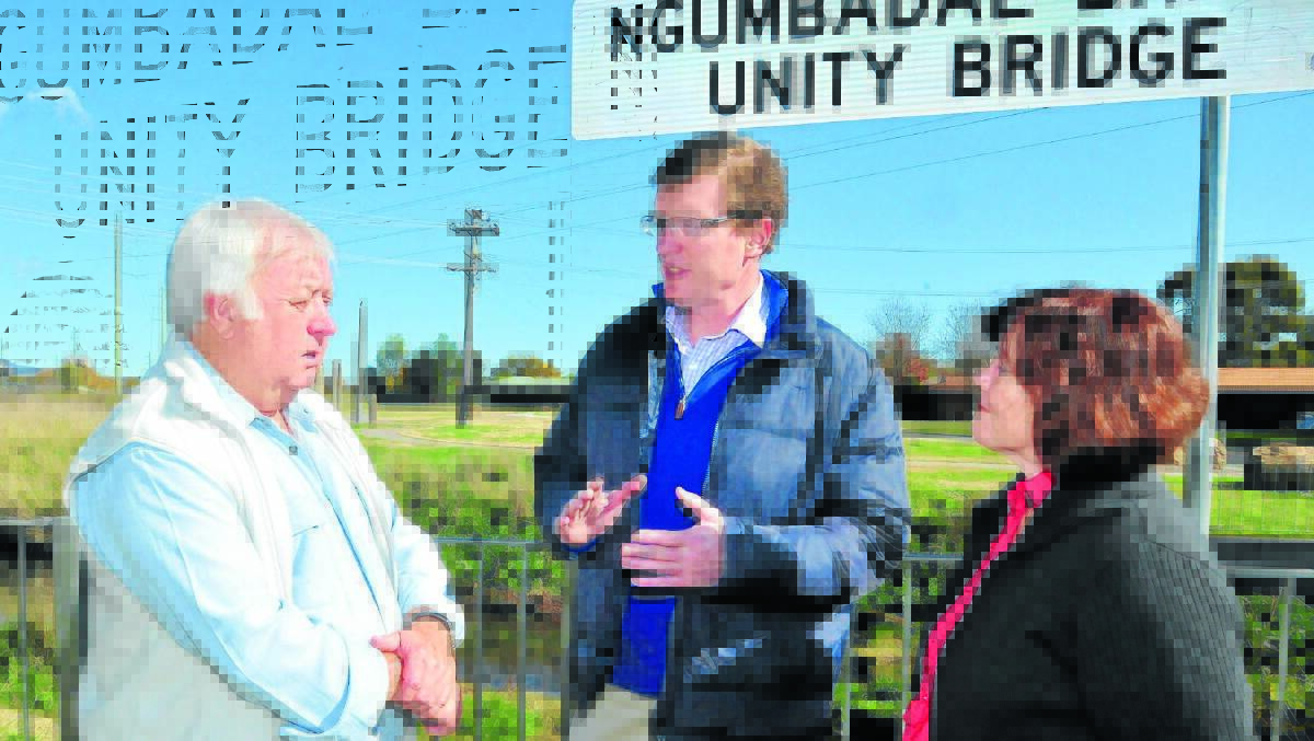 TEAM WORK: Councillor Ron Gander, member for Orange Andrew Gee and Bowen community leader Paula Townsend want to work with the community to wipe out antisocial behaviour in Bowen. Photo: LUKE SCHUYLER                                                                                                                                                        0516lsbowen  