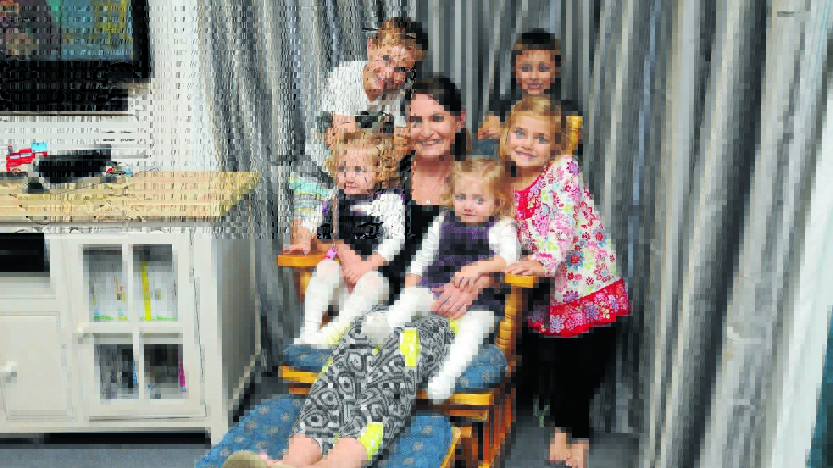 SUPERMUM: Mother of five Naomi Vogler with her five children Riley, Logan, Brianna and twins Kate and Mikaili Elliott aged 21 months.
Photo: STEVE GOSCH 0509mum

