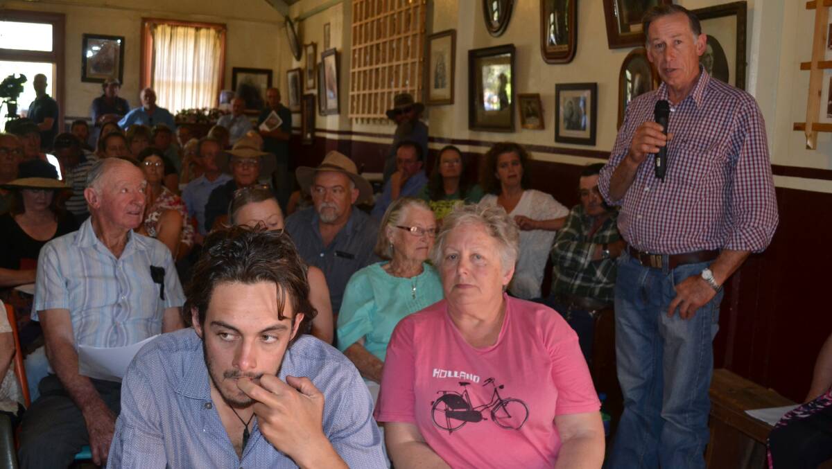 WE DON’T WANT IT: Fine wool grower Geoff Rayner has his say at a meeting held in Hill End this week to discuss the region being short-listed for a nuclear waste dump. Photo: LOUISE EDDY 112715Rayner