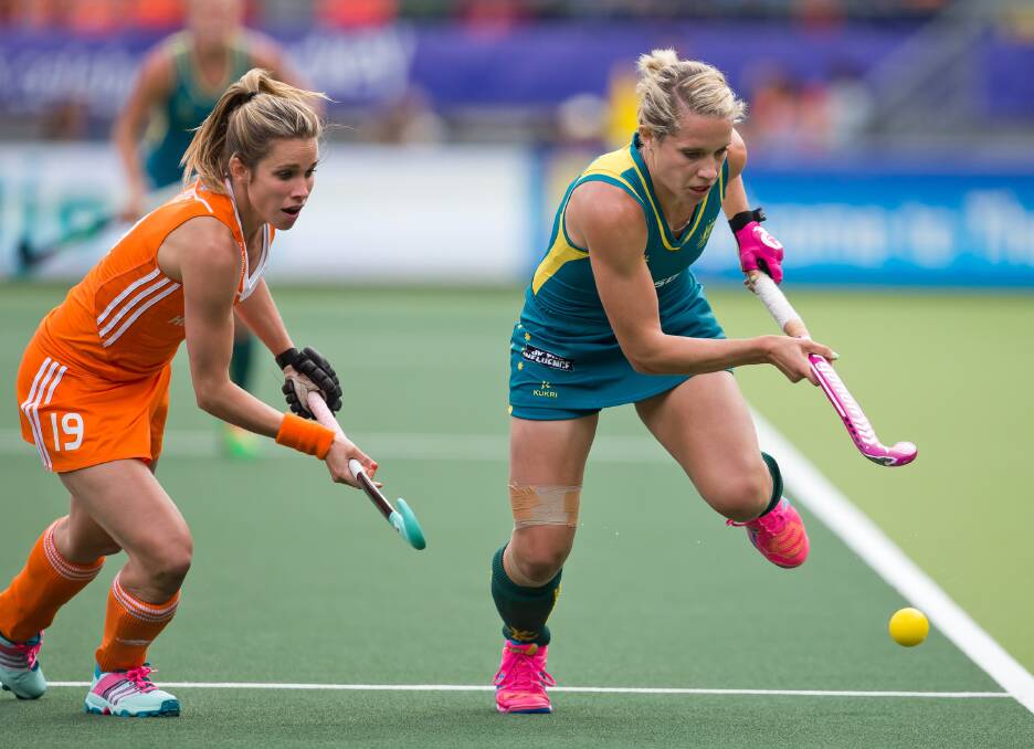 NEXT CHALLENGE: Orange's Edwina Bone (right) takes on her Netherlands opponent in the 2014 Hockey World Cup final. Photo: GRANT TREEBY/TREEBY IMAGES