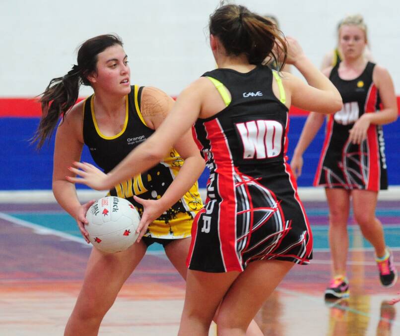 HOLDING COURT: Orange High's Maddy Tufuga works the ball down the court in her team's 47-25 Astley Cup netball win over Dubbo yesterday. Photo: DAILY LIBERAL