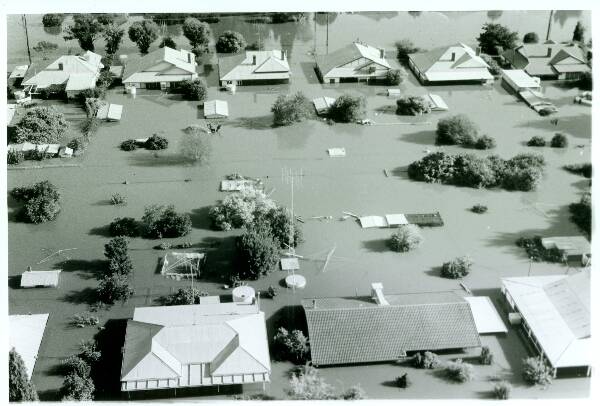 The floodwaters inundating Nyngan, in April 1990.