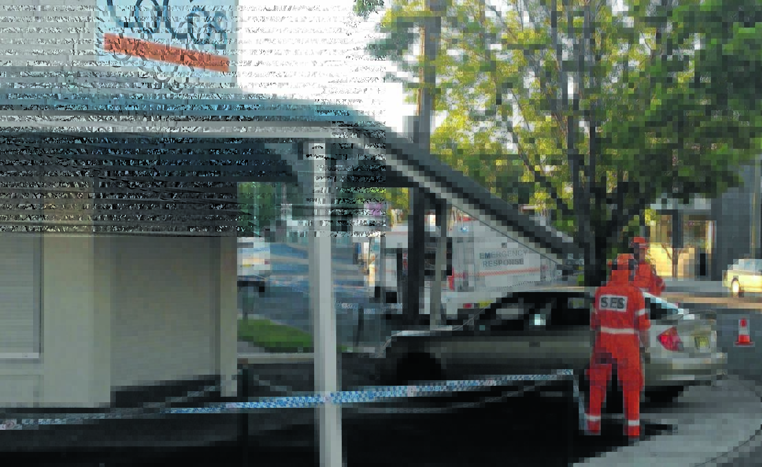 CRASH SITE: Traffic was diverted from the corner of Byng and William Streets on Thursday night after a car hit the awning at Coco’s Cafe. Photo: CLARE COLLEY