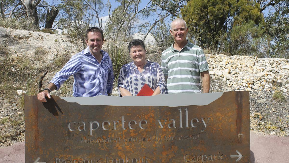 LITHGOW: Member for Bathurst Paul Toole (left) with Capertee Valley Alliance Group member Donna Upton and president of the Capertee Valley Progress Association Karl Hansen. lm010814alliance