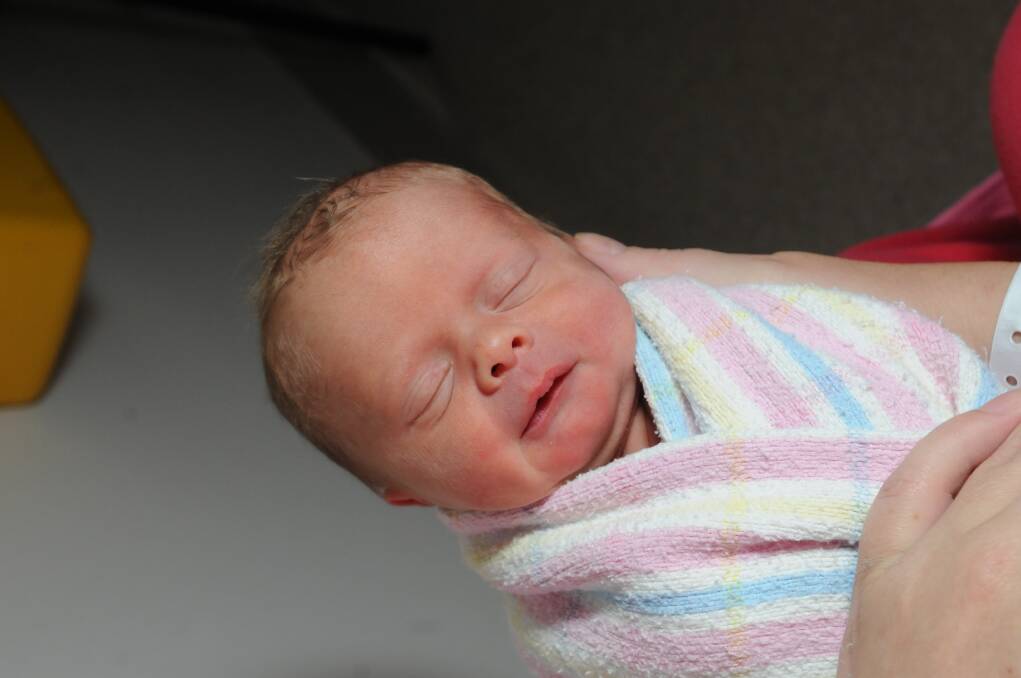 Kaden Davis, son of Nikki Davis and Andrew Anderson, was born on November 12.