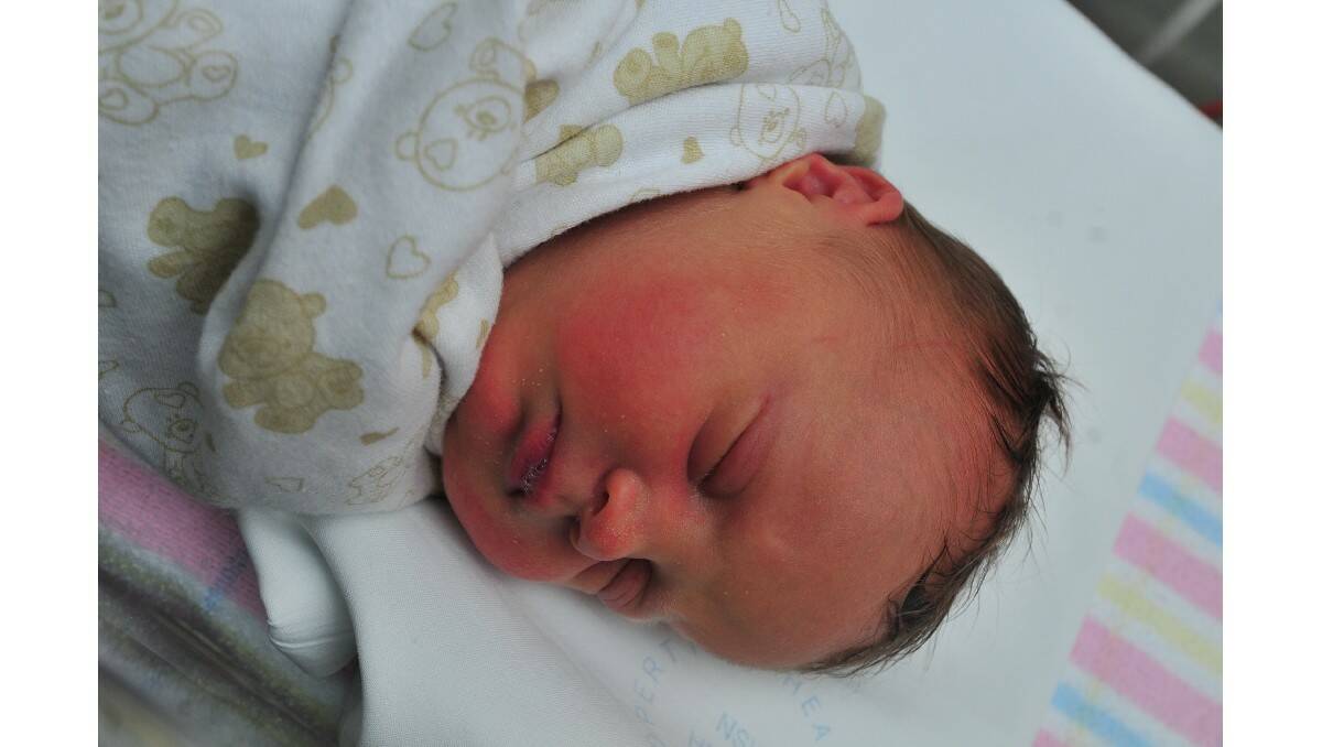 Jessica Svenson, daughter of Pruie Flanagan and Benny Svenson, was born on December 3.
