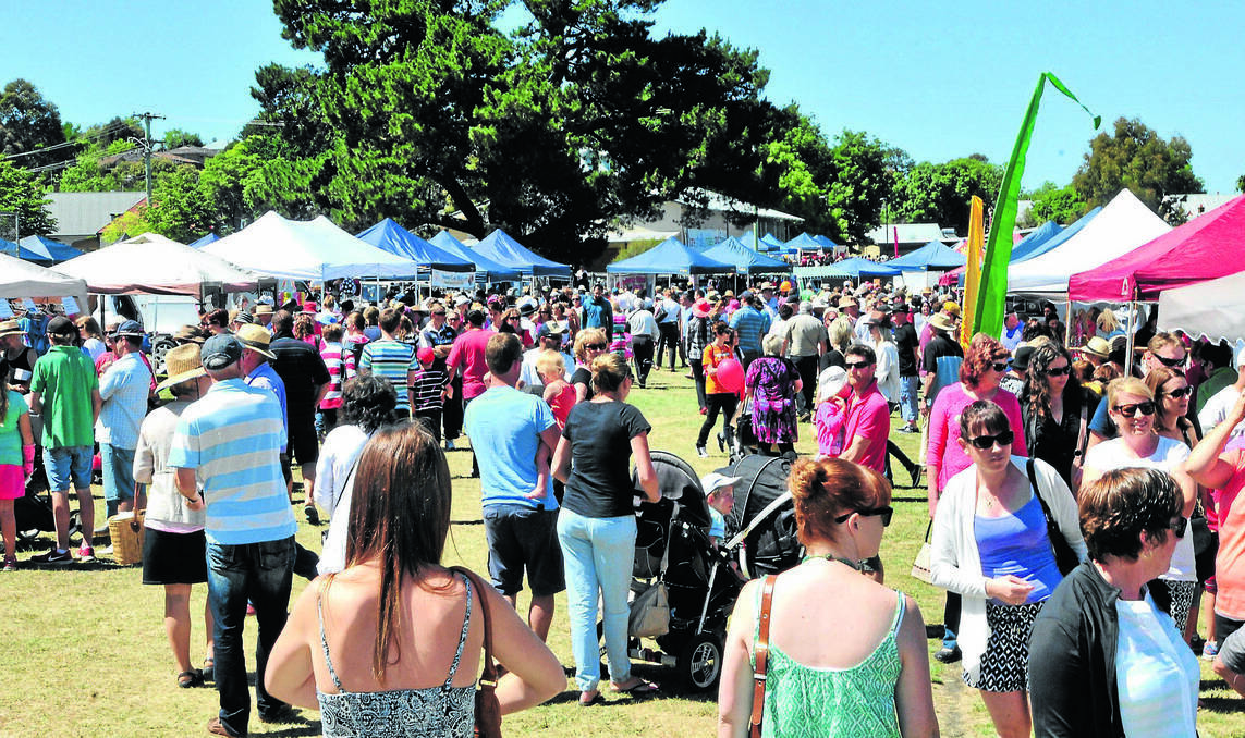 BLAYNEY: Organisers estimate almost 8000 people visited Millthorpe’s Redmond Oval yesterday for the Millthorpe Markets. Photo: JUDE KEOGH 1201markets16