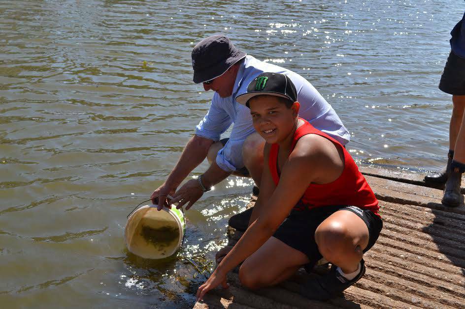 NARROMINE: Charlie Martin with Mayor Bill McAnally at the fingerling release last week.	Photo: CONTRIBUTED