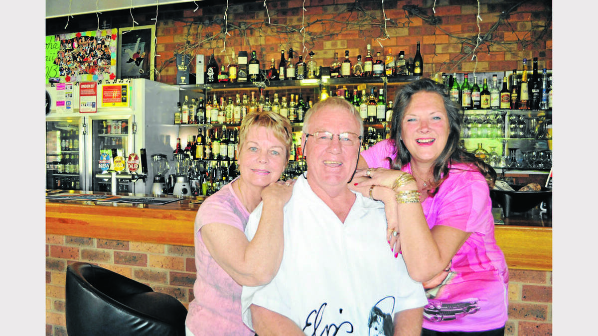 PARKES: Champion Post Editor, Roel ten Cate thoroughly enjoyed his interview with Kissin’ Cousins star, Cynthia Pepper (left) and Collingwood Rocks With Elvis Fan Club president, Kathleen DeNike.